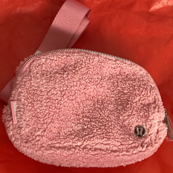 Lululemon everywhere belt bag - Picture 9 of 9